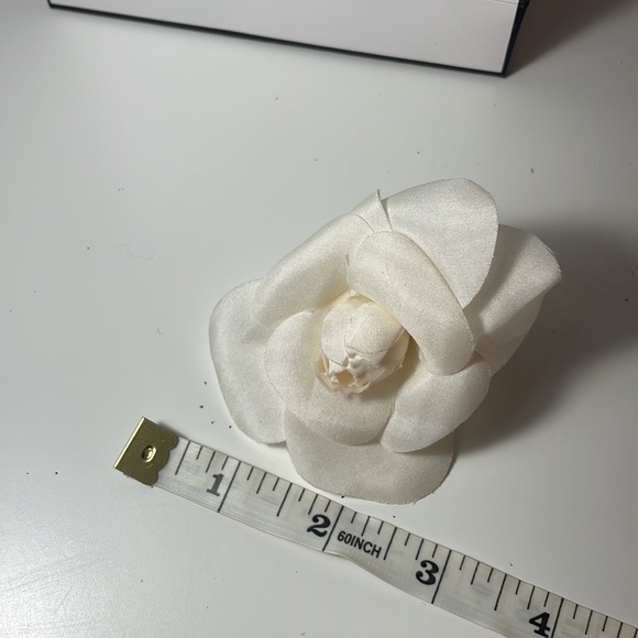 AUTHENTIC Chanel Pin Brooch satin flower - Picture 11 of 11